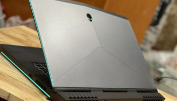 Laptop DellAlenware 17 R4 chuyen game i7 7820HK ram 16gb ssd 256gb hdd 1tb 17 inch GTX 1070 8gb giá rẻ