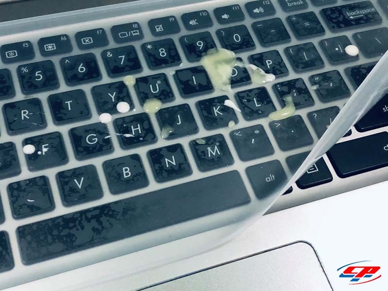 Sử dụng tấm phủ bàn phím laptop Cách bảo vệ bàn phím laptop bằng tấm phủ bàn phím
