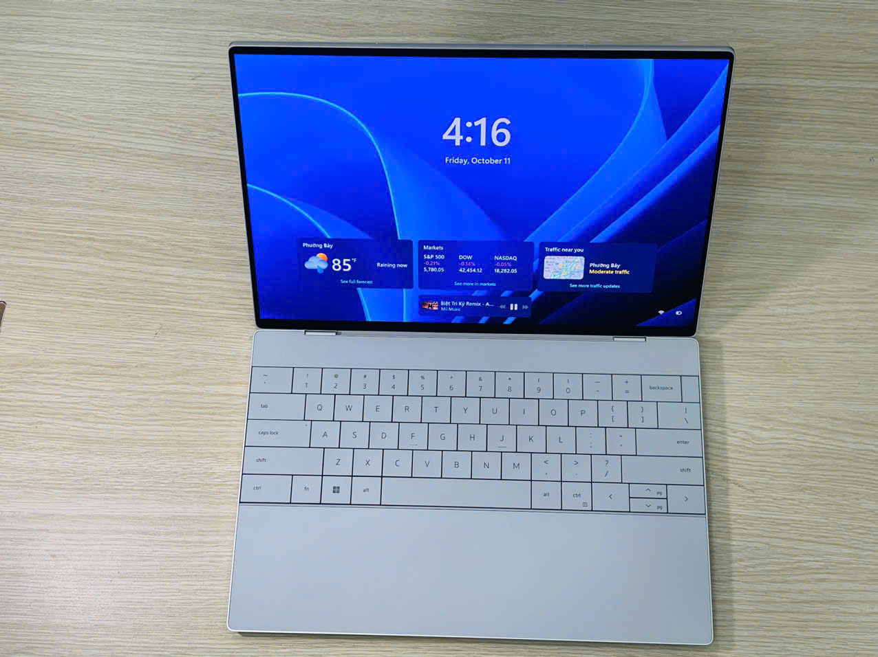 Laptop Dell XPS 13 9320 Core i7-1260P, RAM 16GB, SSD 512GB, màn 13.4 inch OLED cao cấp màu trắng siêu hiếm